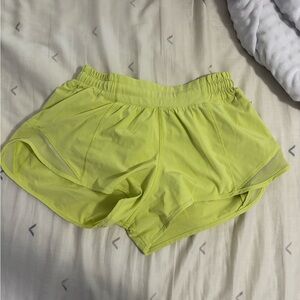 size 4, 2.5 inch, lululemon hotty hots